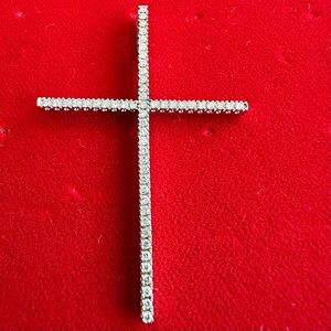 Elegant Silver Cross Pendant